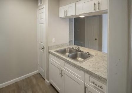 8345 Park Place Boulevard - Photo 7