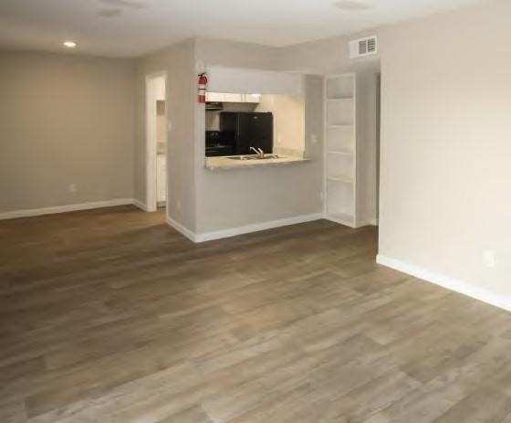 8345 Park Place Boulevard - Photo 9
