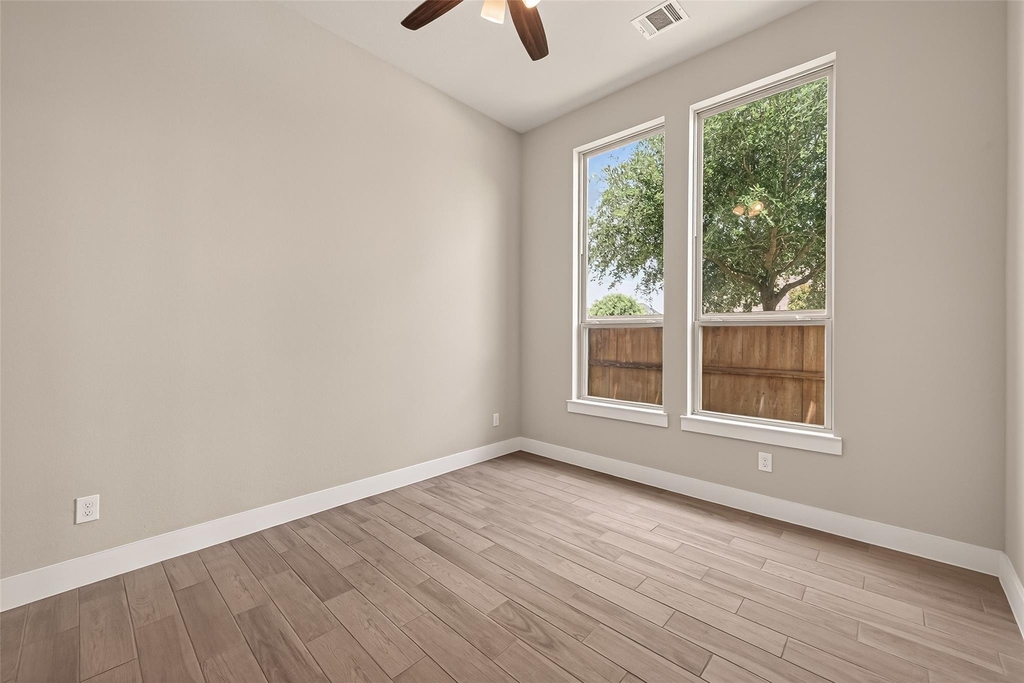 2619 Lilac Point Lane - Photo 32