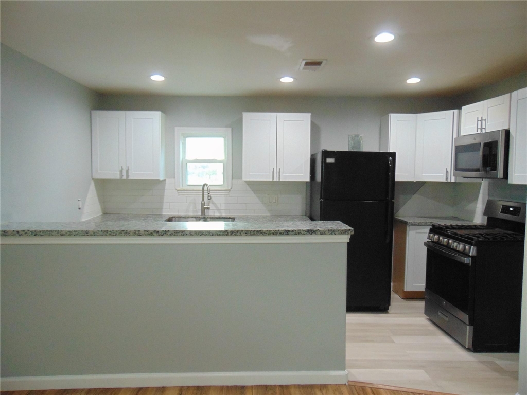 118 14th Street - Photo 8