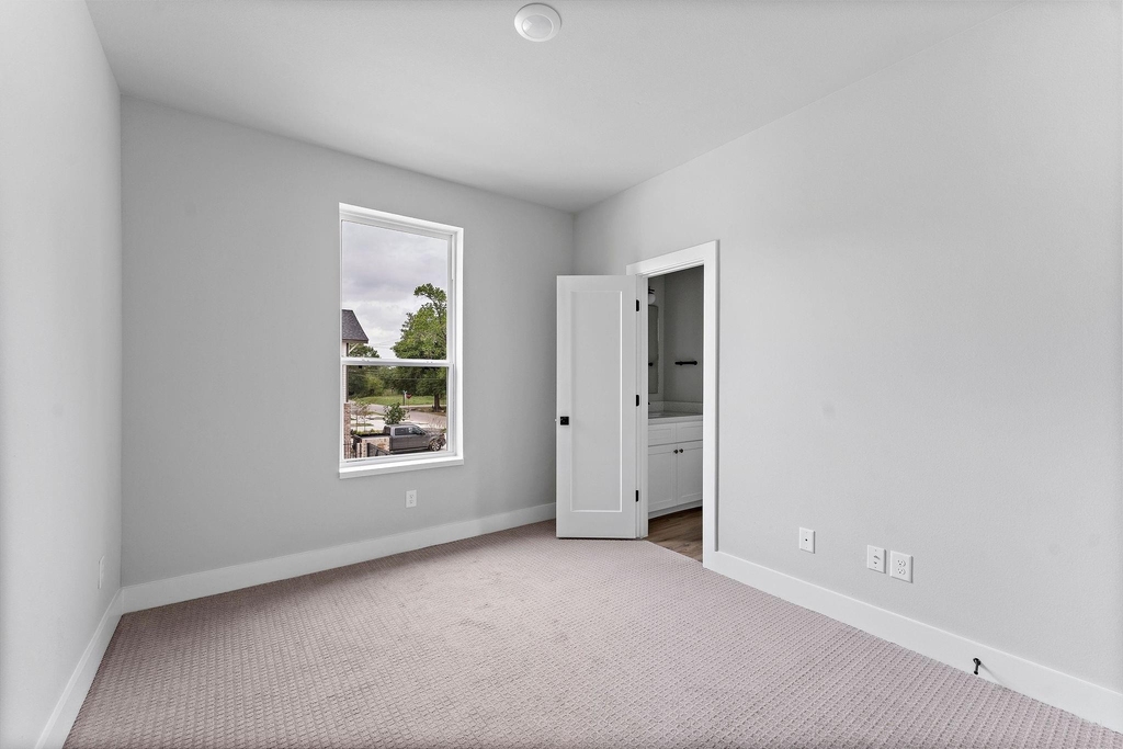 2183 Mansfield - Photo 14