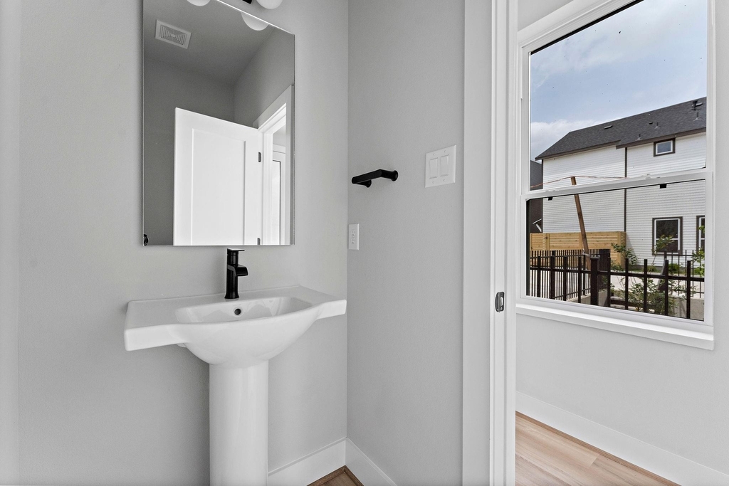 2183 Mansfield - Photo 16