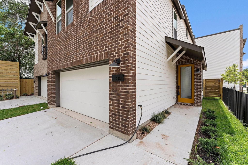 2183 Mansfield - Photo 19