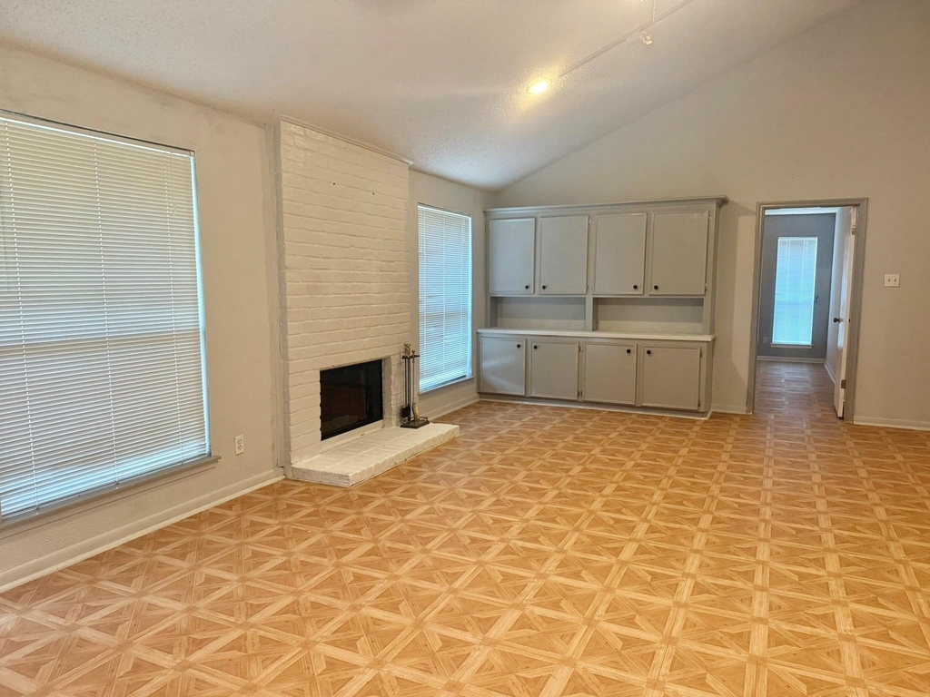 10422 Eagle Glen Drive - Photo 9