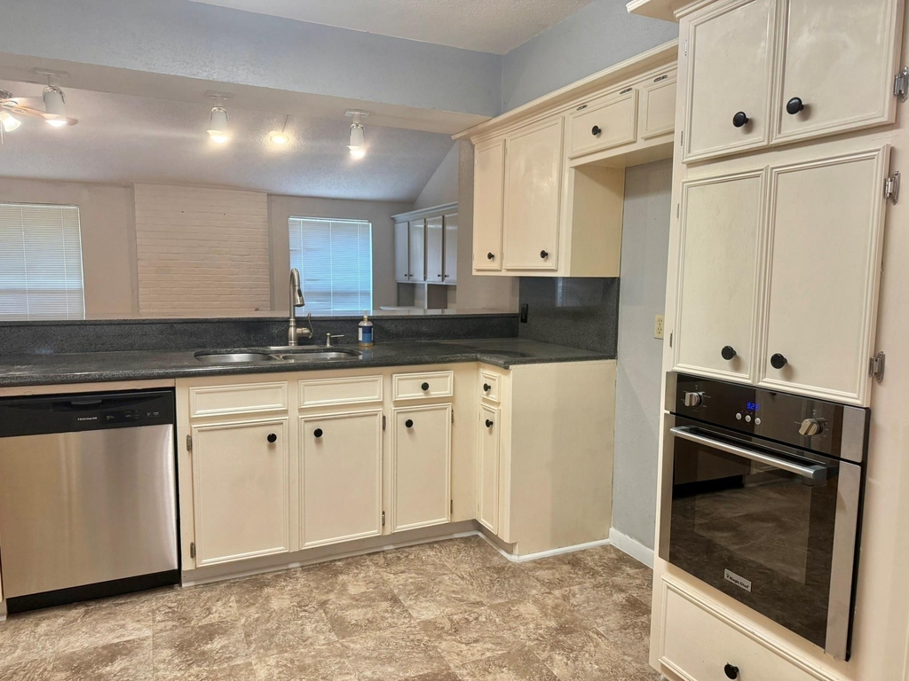 10422 Eagle Glen Drive - Photo 20