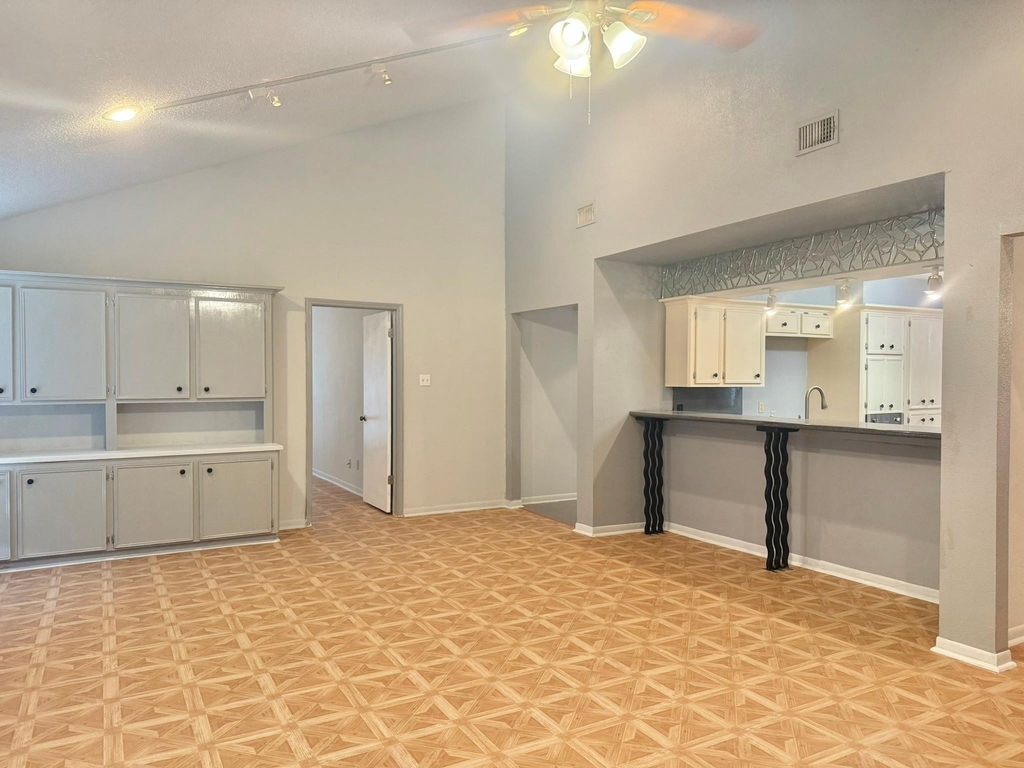 10422 Eagle Glen Drive - Photo 6