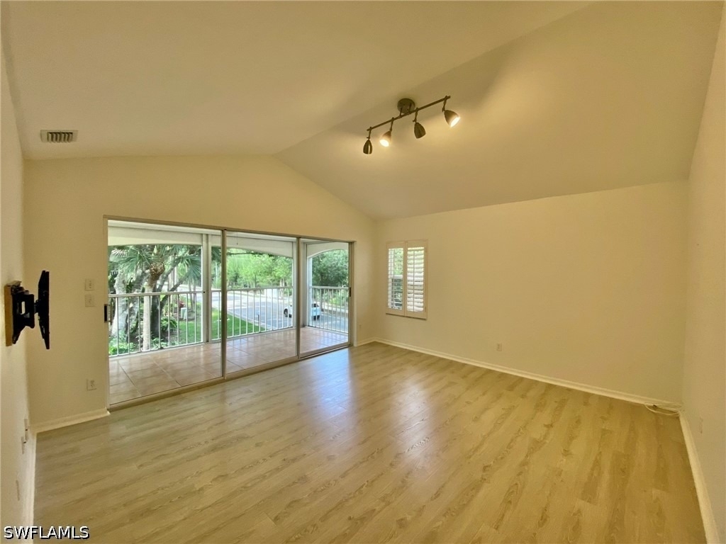 1096 Woodshire Lane - Photo 7