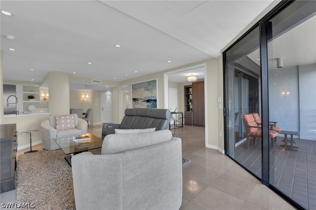 4751 Gulf Shore Boulevard N - Photo 8