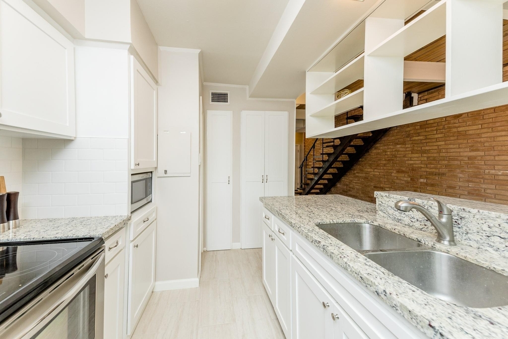 3809 N Braeswood Boulevard - Photo 10