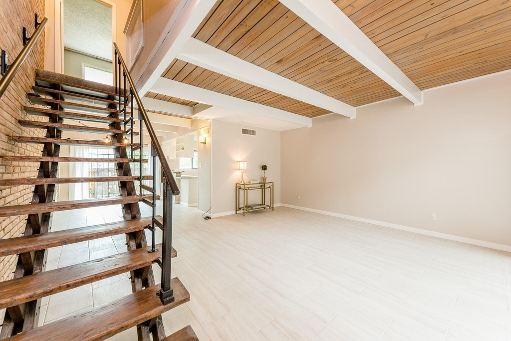 3809 N Braeswood Boulevard - Photo 2