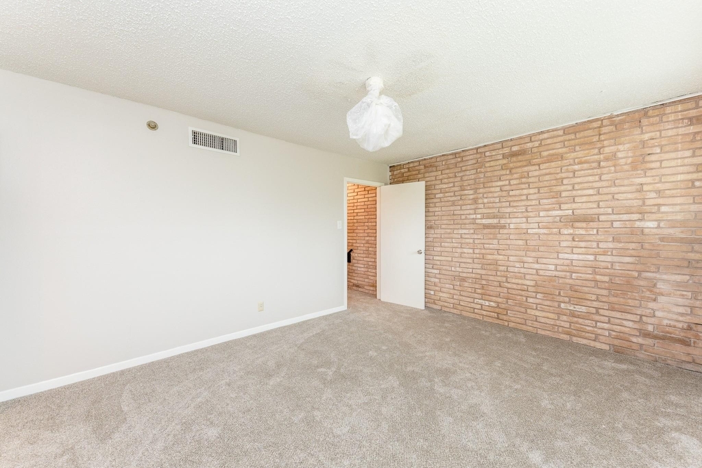 3809 N Braeswood Boulevard - Photo 18