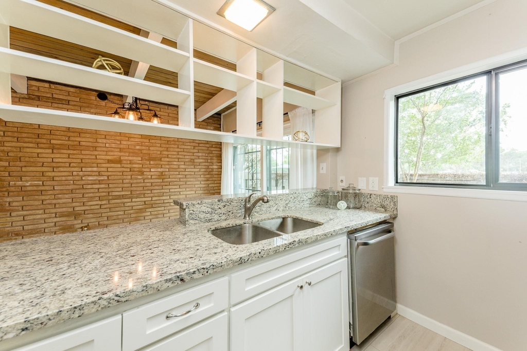 3809 N Braeswood Boulevard - Photo 9