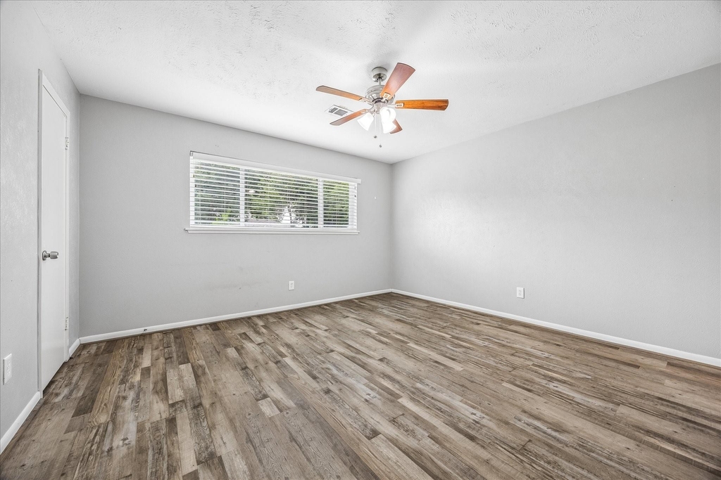 5827 Southminster Drive - Photo 10