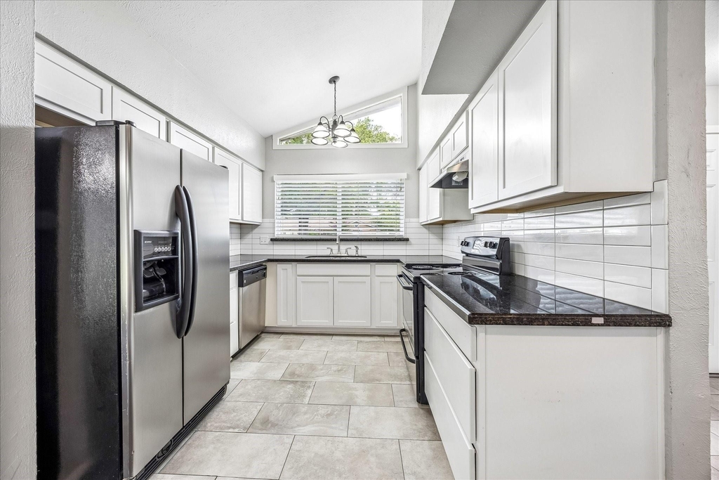 5827 Southminster Drive - Photo 2