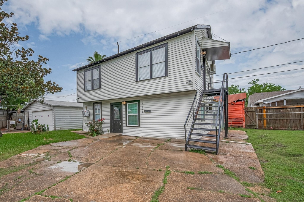 2516 Craigmont Street - Photo 1