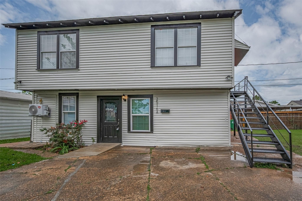 2516 Craigmont Street - Photo 0