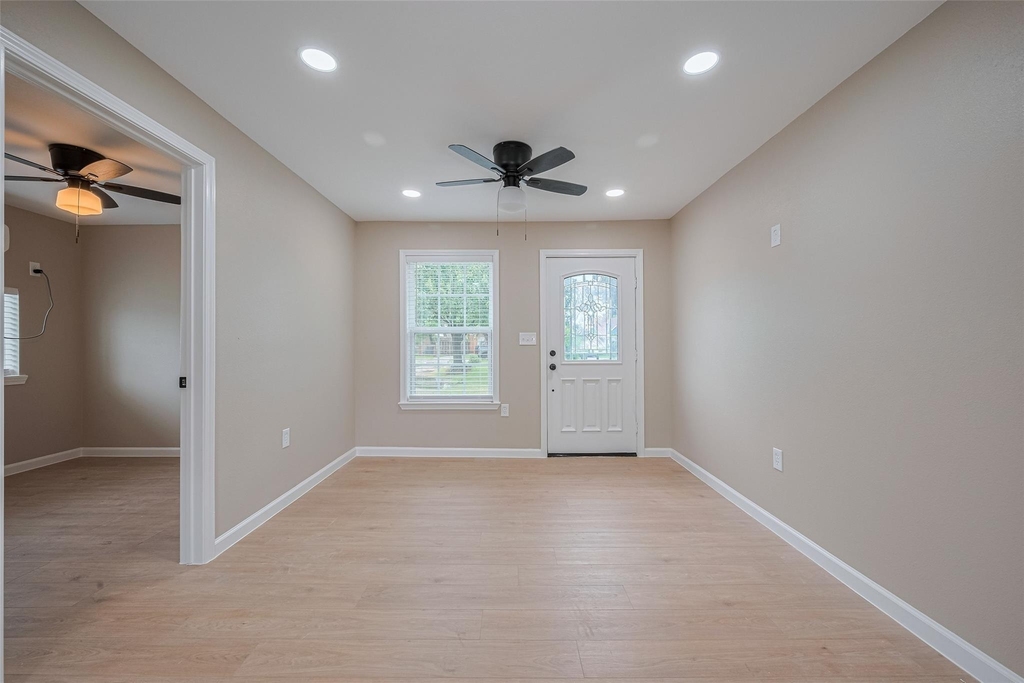 2516 Craigmont Street - Photo 2