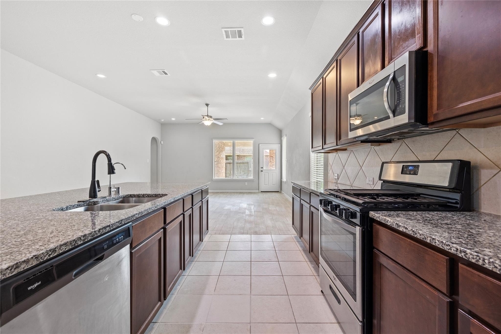 9811 Camellia Gardens Drive - Photo 4