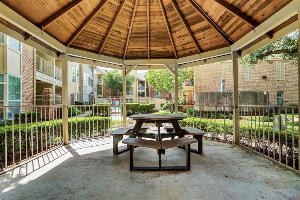 11201 Lynbrook Drive - Photo 3