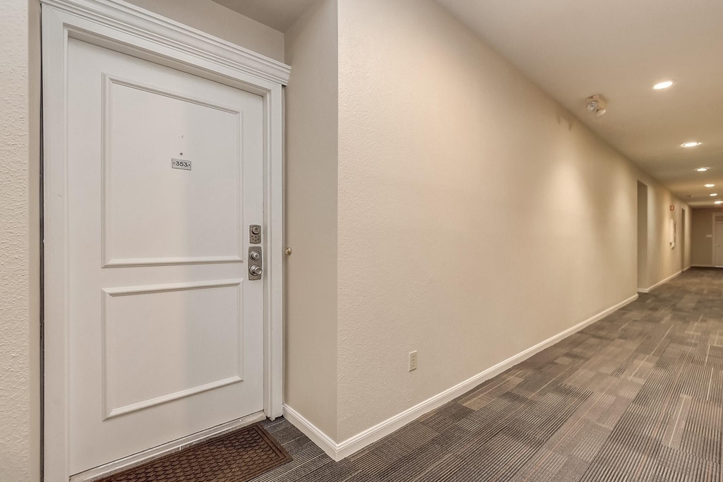 2425 Underwood Street - Photo 2