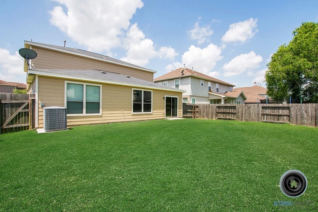29434 Legends Bluff Drive - Photo 32