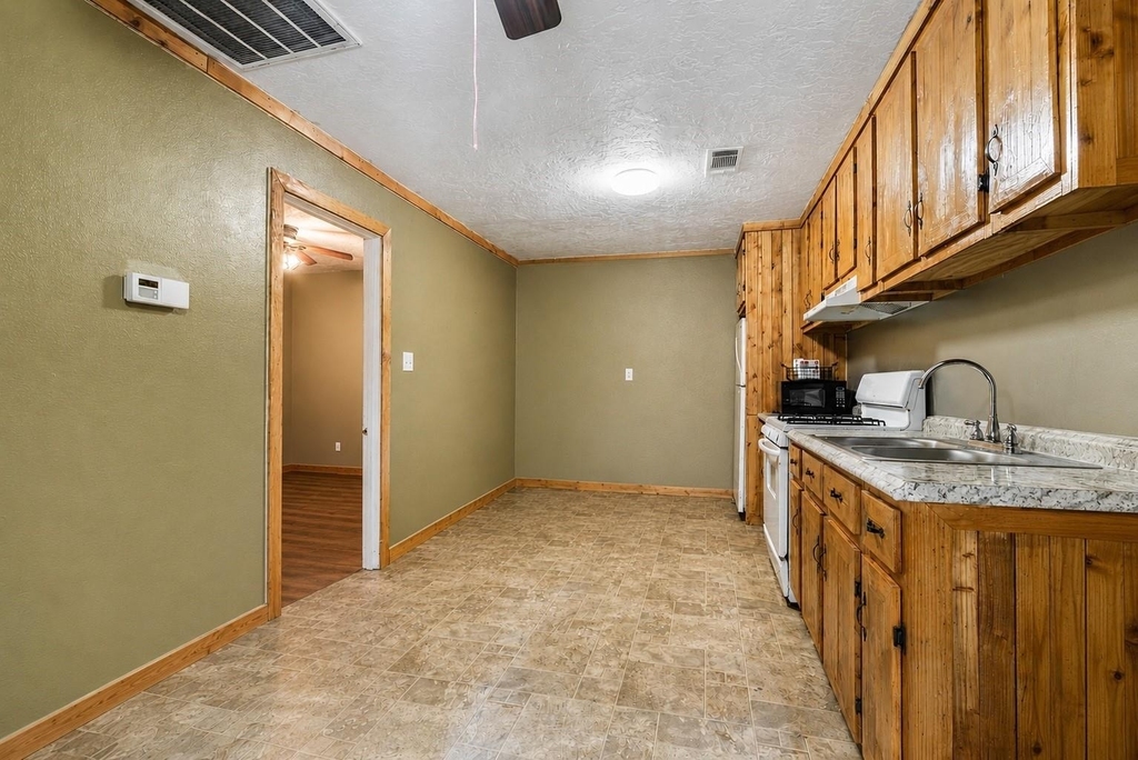 6940 Avenue K - Photo 3