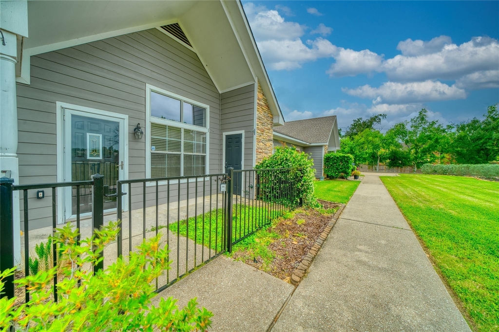 770 Hunt Road - Photo 2
