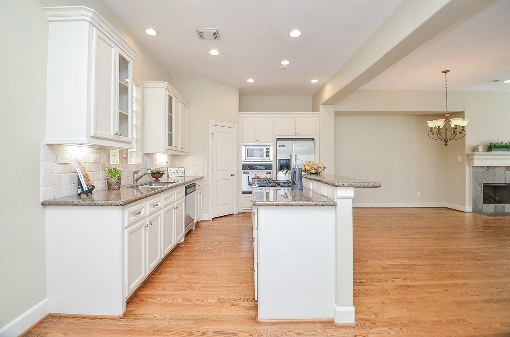 222 Knox Street - Photo 10