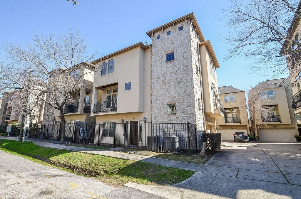 222 Knox Street - Photo 0