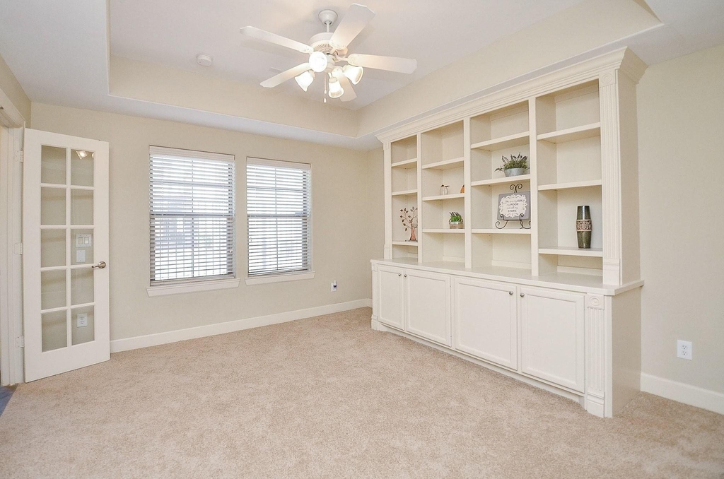 222 Knox Street - Photo 6