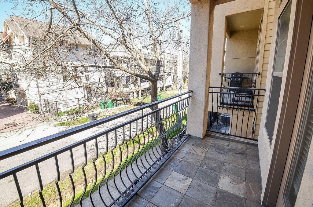 222 Knox Street - Photo 15