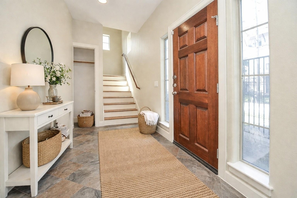 222 Knox Street - Photo 3