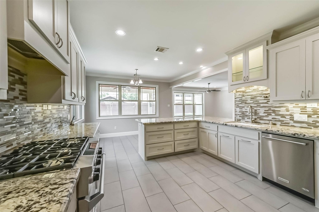 1317 Chantilly Lane - Photo 11
