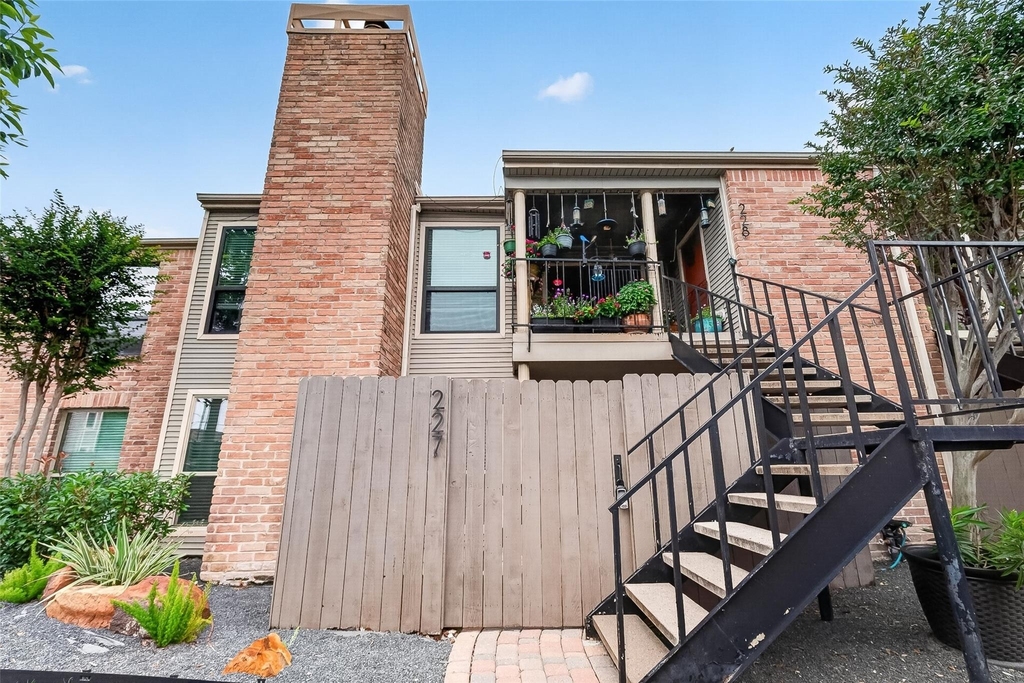 3700 W Clay Street - Photo 0