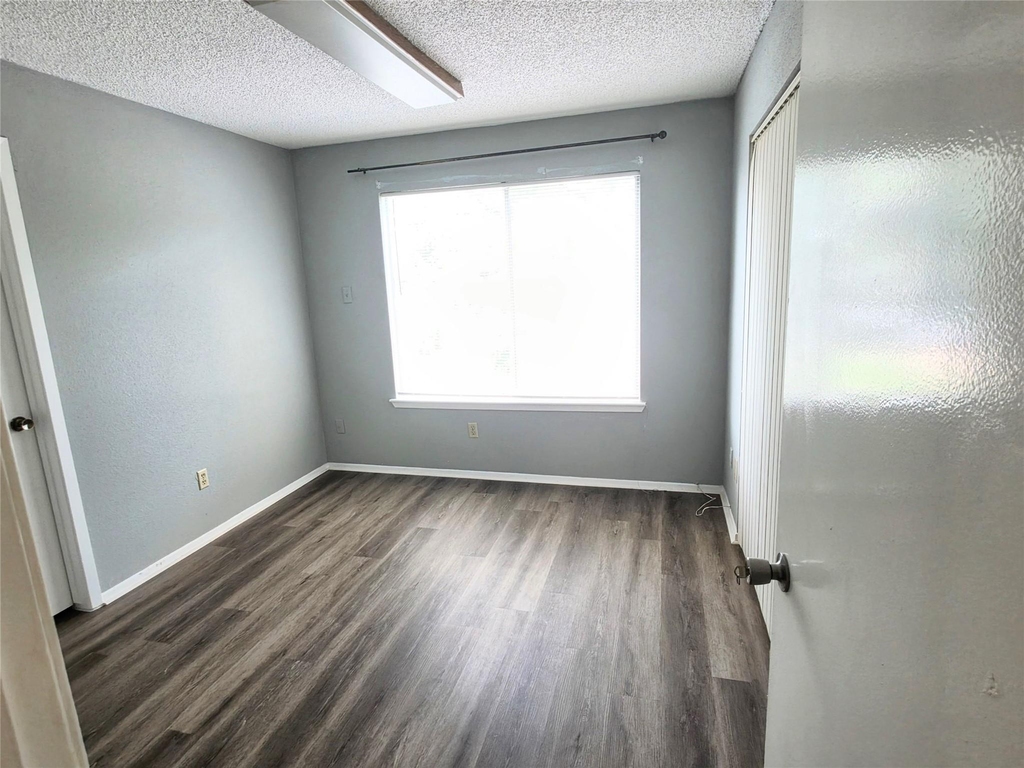 10526 Chapel Hill Drive - Photo 16