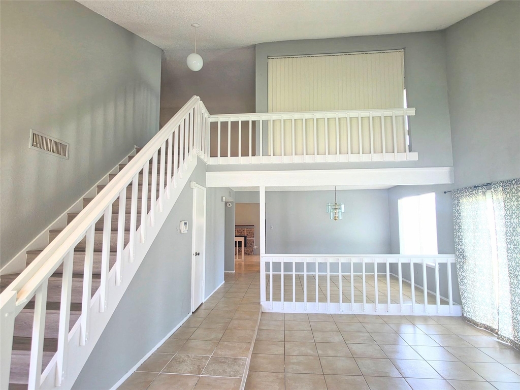 10526 Chapel Hill Drive - Photo 2