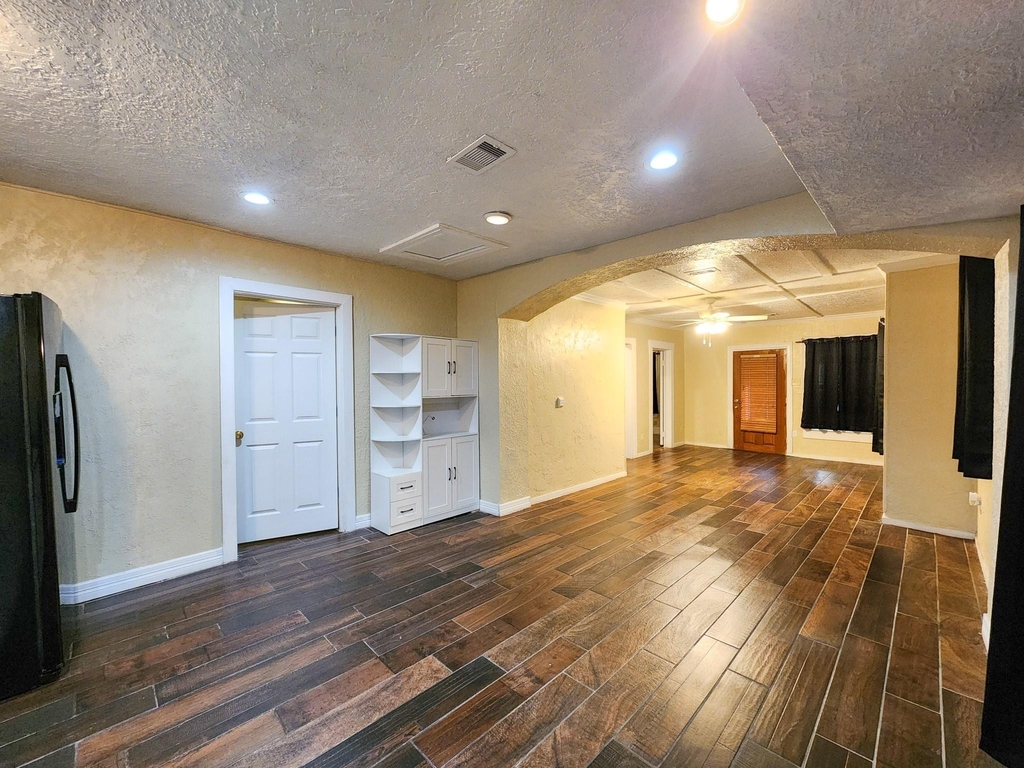 2222 Hogg Street - Photo 11