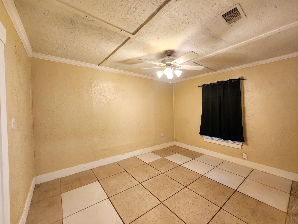 2222 Hogg Street - Photo 6