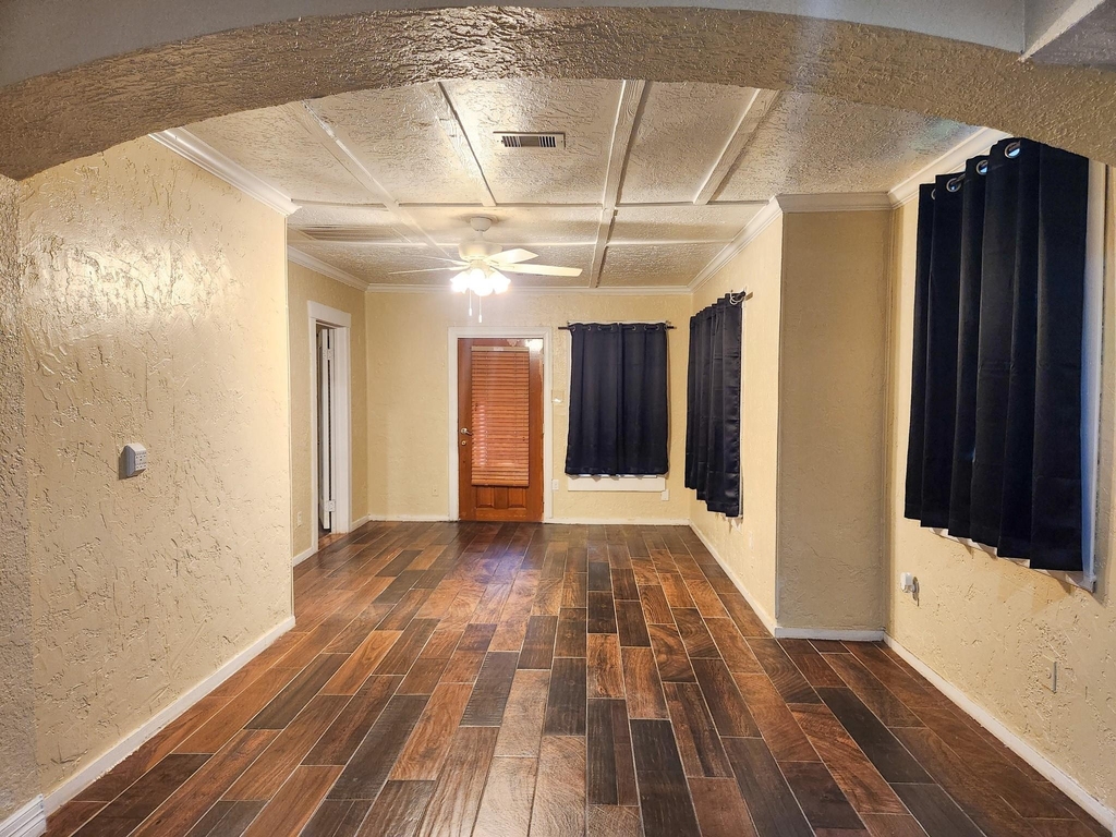 2222 Hogg Street - Photo 9