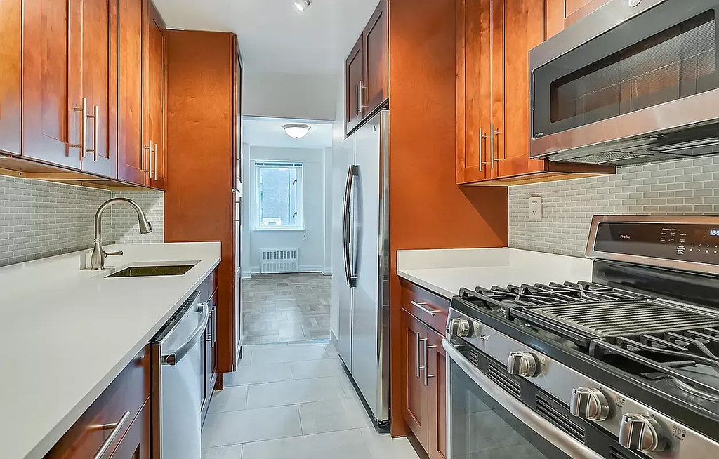  East 71st Street - Photo 4