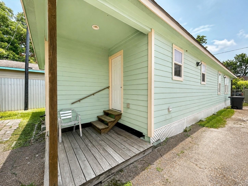 713 E 32nd Street - Photo 11