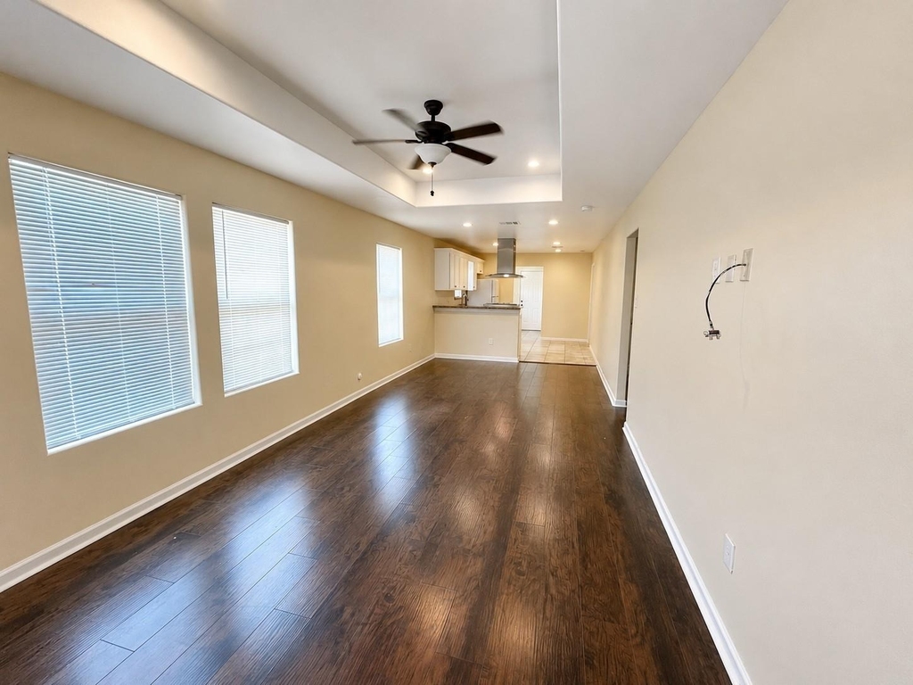 713 E 32nd Street - Photo 1