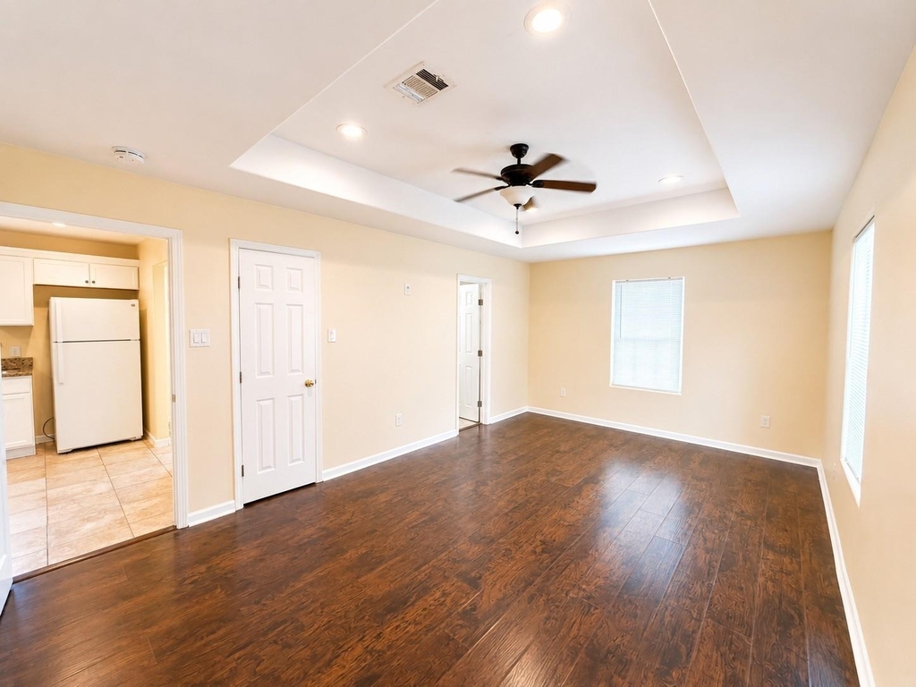 713 E 32nd Street - Photo 5