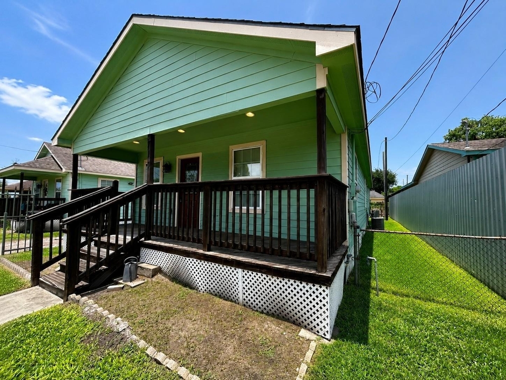 713 E 32nd Street - Photo 0