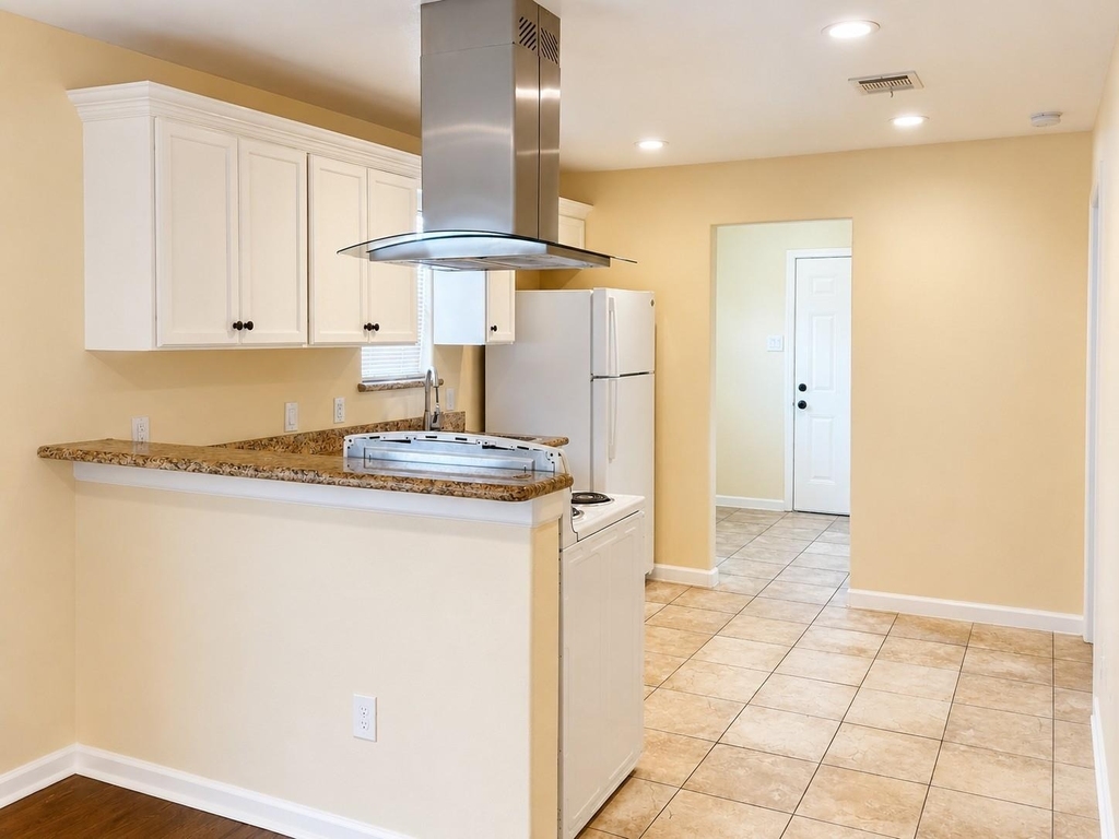 713 E 32nd Street - Photo 2