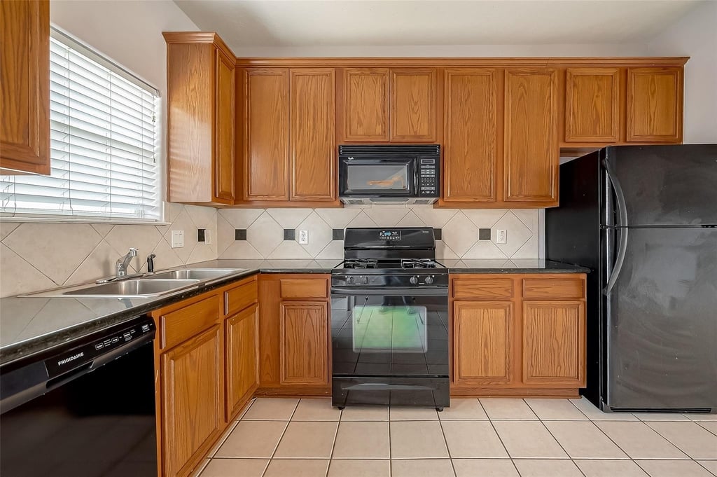 206 Sydnor Street - Photo 8