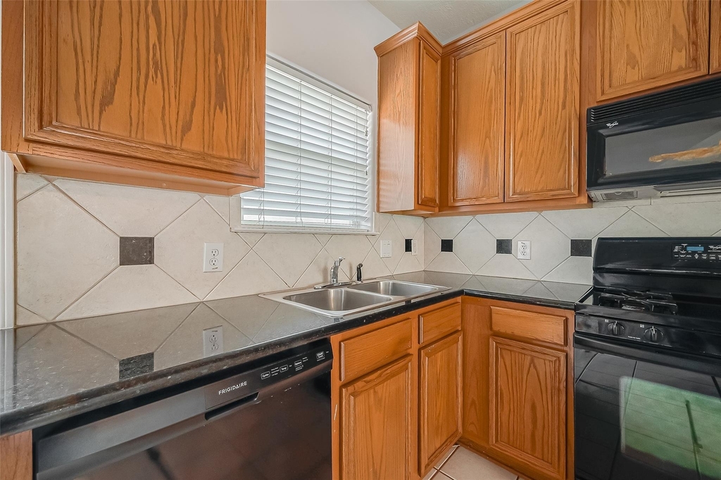 206 Sydnor Street - Photo 9