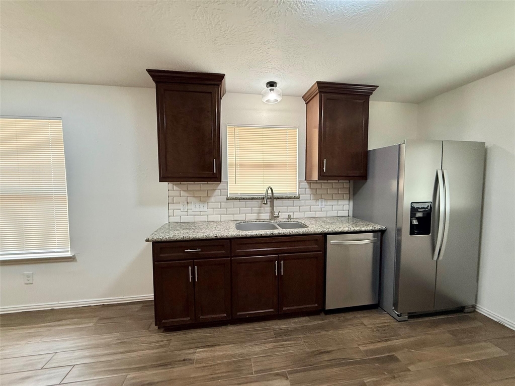 21927 Octavia Way - Photo 4