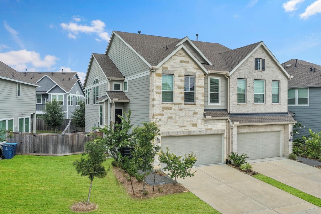 21130 Medina River Drive - Photo 2