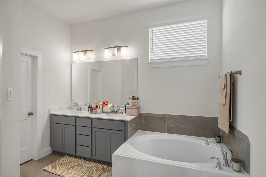 21130 Medina River Drive - Photo 18